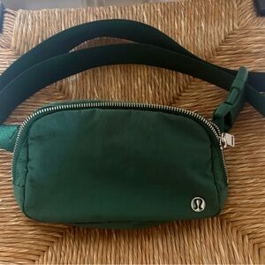 Lululemon Everywhere Belt Bag 💚